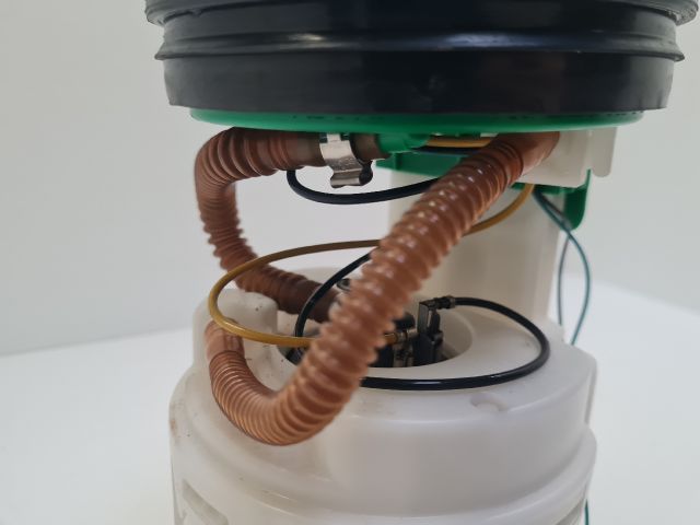 bontott VW GOLF IV Üzemanyag Szivattyú