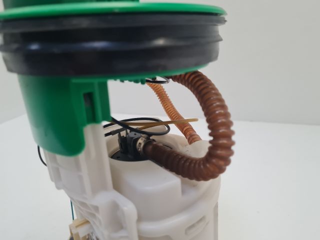 bontott VW GOLF IV Üzemanyag Szivattyú