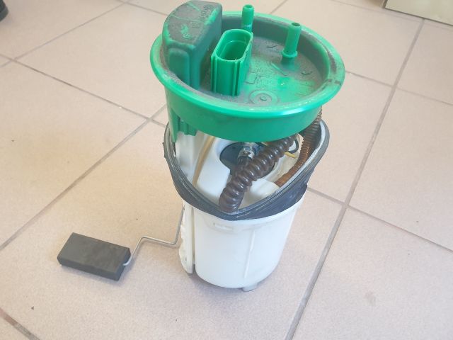 bontott VW GOLF IV Üzemanyag Szivattyú