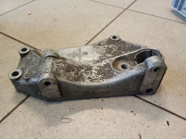 bontott VW GOLF IV Generátor Tartó Bak