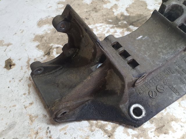 bontott VW GOLF IV Generátor Tartó Bak