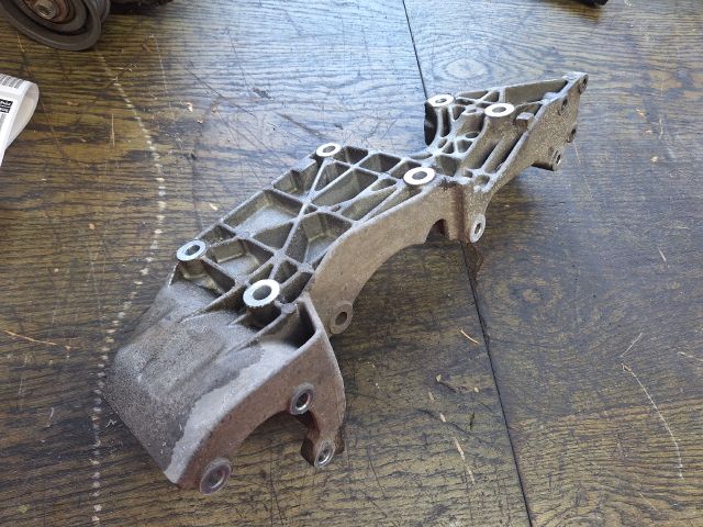 bontott VW GOLF IV Generátor Tartó Bak