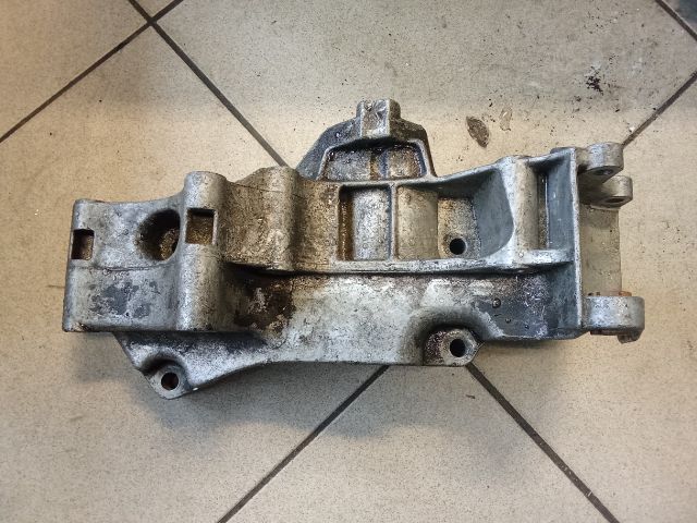 bontott VW GOLF IV Generátor Tartó Bak