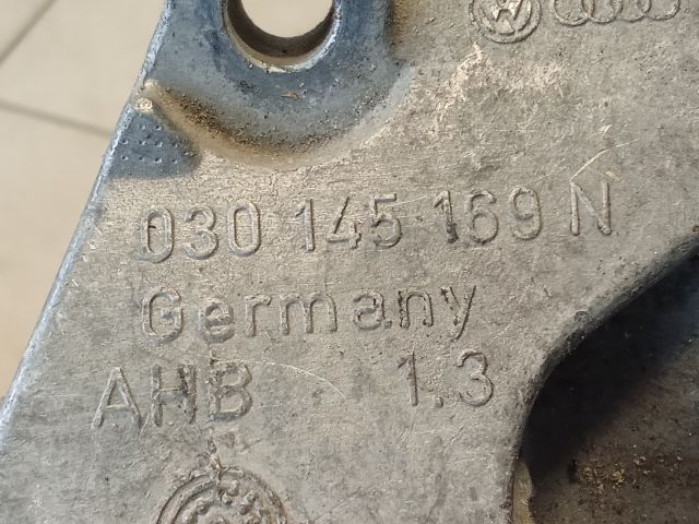 bontott VW GOLF IV Generátor Tartó Bak