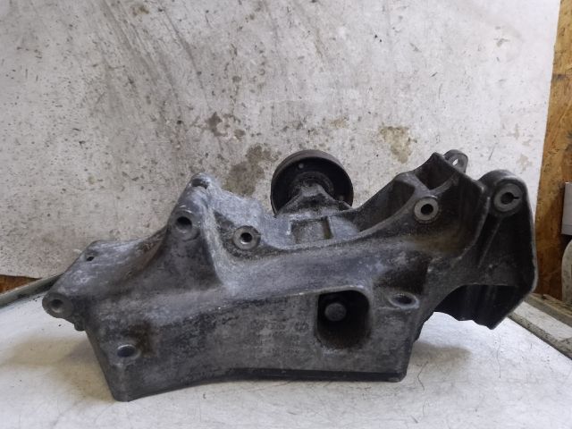 bontott VW GOLF IV Generátor Tartó Bak