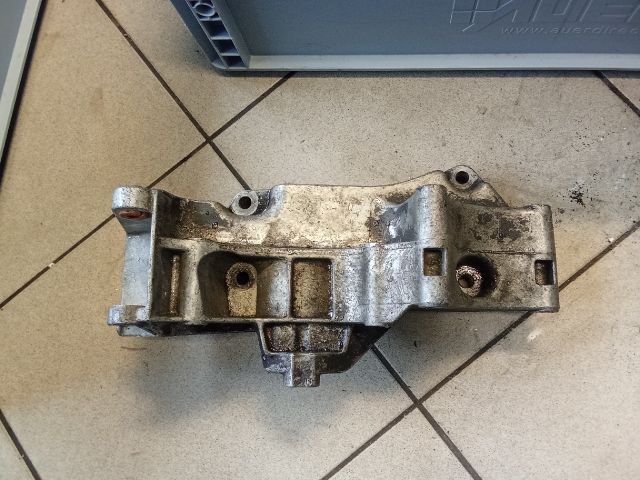 bontott VW GOLF IV Generátor Tartó Bak