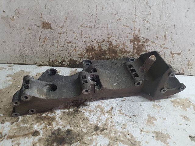 bontott VW GOLF IV Generátor Tartó Bak