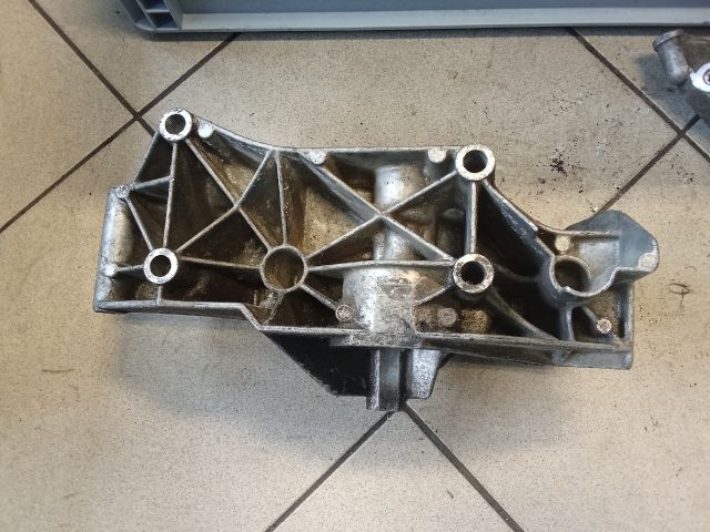 bontott VW GOLF IV Generátor Tartó Bak