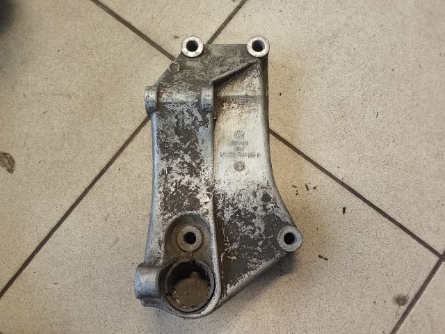 bontott VW GOLF IV Generátor Tartó Bak