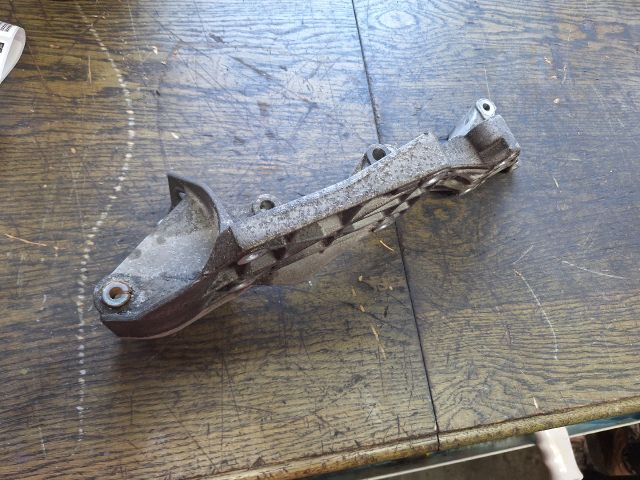 bontott VW GOLF IV Generátor Tartó Bak