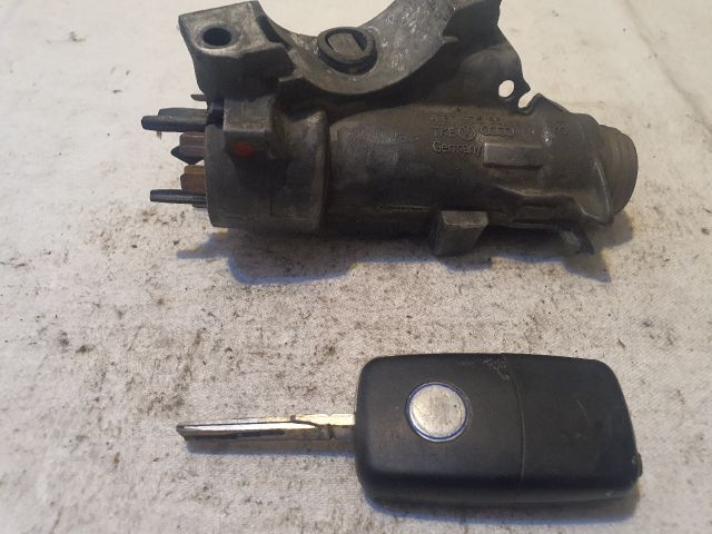 bontott VW GOLF IV Gyújtáskapcsoló Házzal