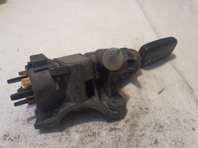 bontott VW GOLF IV Gyújtáskapcsoló Házzal