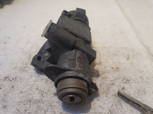 bontott VW GOLF IV Gyújtáskapcsoló Házzal