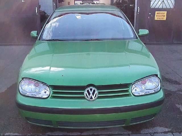 bontott VW GOLF IV Homlokfal (Üres lemez)