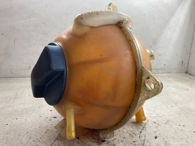 bontott VW GOLF IV Kiegyenlítő Tartály