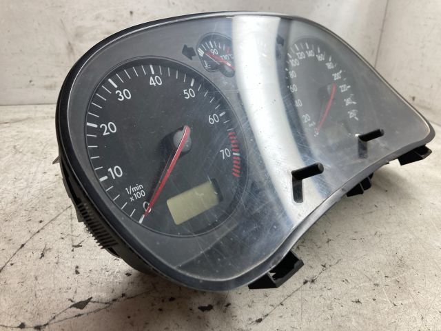 bontott VW GOLF IV Kilométeróra