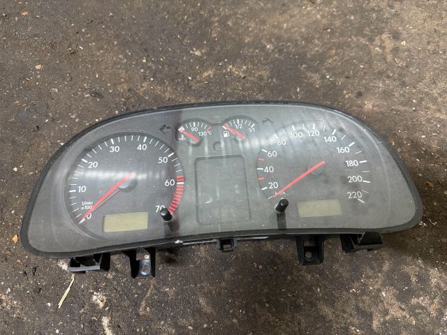 bontott VW GOLF IV Kilométeróra