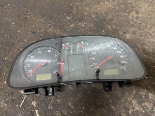 bontott VW GOLF IV Kilométeróra