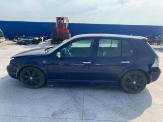 bontott VW GOLF IV Motor (Fűzött blokk hengerfejjel)