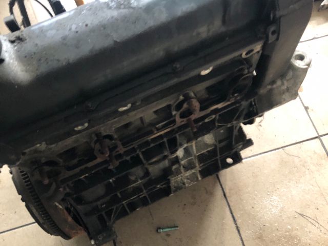 bontott VW GOLF IV Motor (Fűzött blokk hengerfejjel)