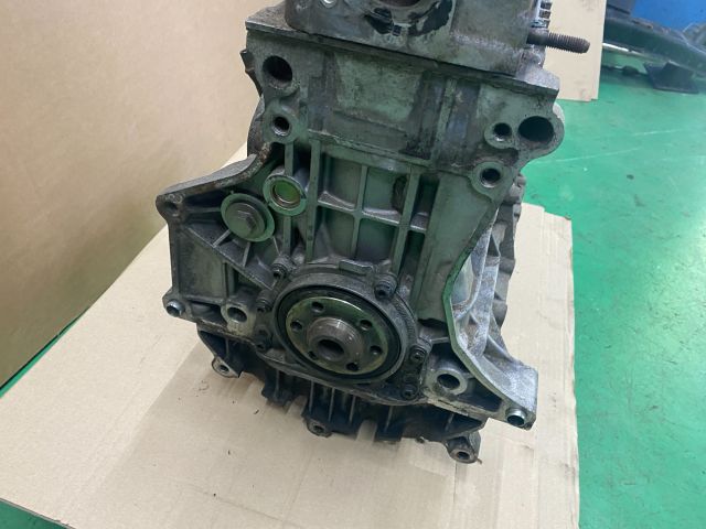 bontott VW GOLF IV Motor (Fűzött blokk hengerfejjel)