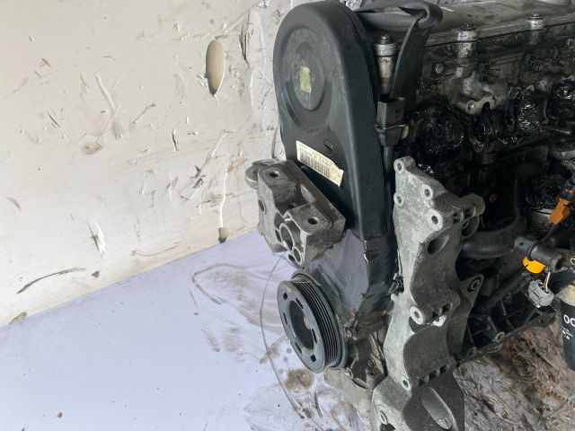 bontott VW GOLF IV Motor (Fűzött blokk hengerfejjel)