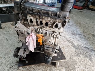 bontott VW GOLF IV Motor (Fűzött blokk hengerfejjel)