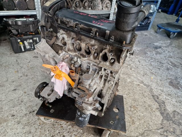 bontott VW GOLF IV Motor (Fűzött blokk hengerfejjel)