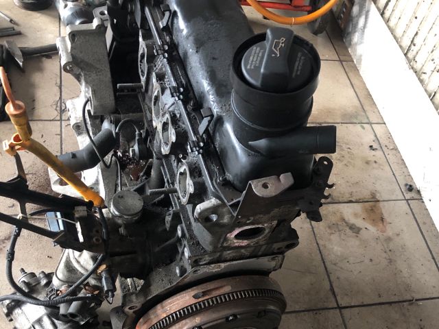 bontott VW GOLF IV Motor (Fűzött blokk hengerfejjel)