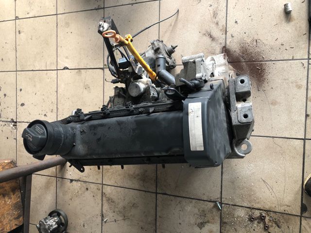 bontott VW GOLF IV Motor (Fűzött blokk hengerfejjel)