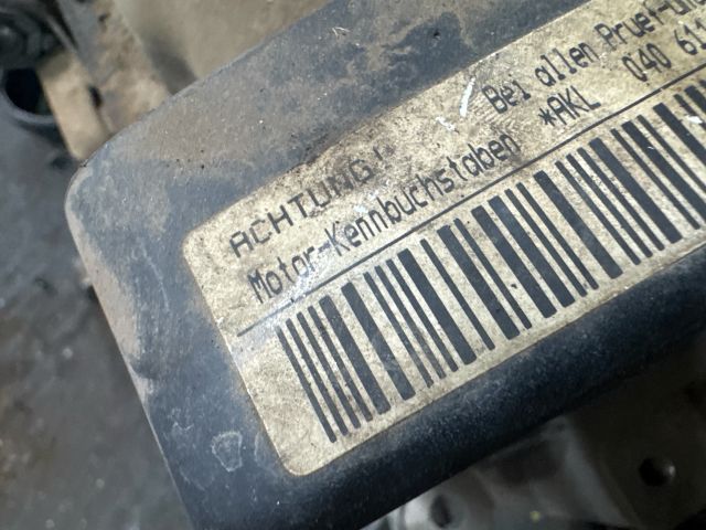 bontott VW GOLF IV Motor (Fűzött blokk hengerfejjel)