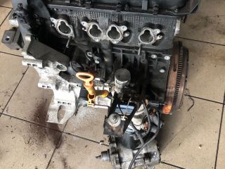 bontott VW GOLF IV Motor (Fűzött blokk hengerfejjel)