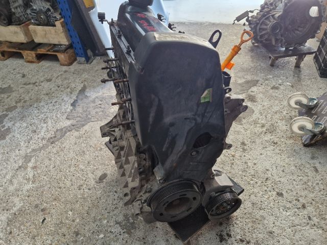 bontott VW GOLF IV Motor (Fűzött blokk hengerfejjel)