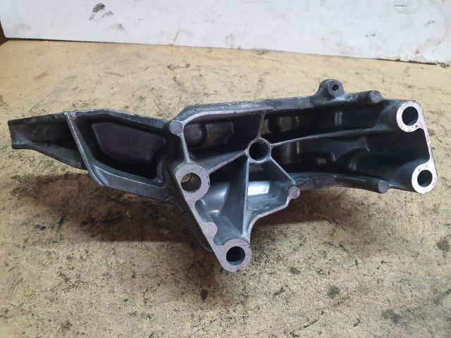 bontott VW GOLF IV Motor Tartó Bak (Fém)