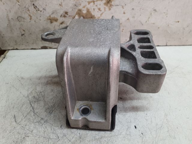 bontott VW GOLF IV Motor Tartó Bak (Fém)
