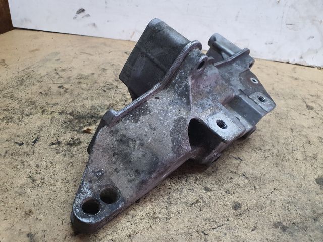 bontott VW GOLF IV Motor Tartó Bak (Fém)