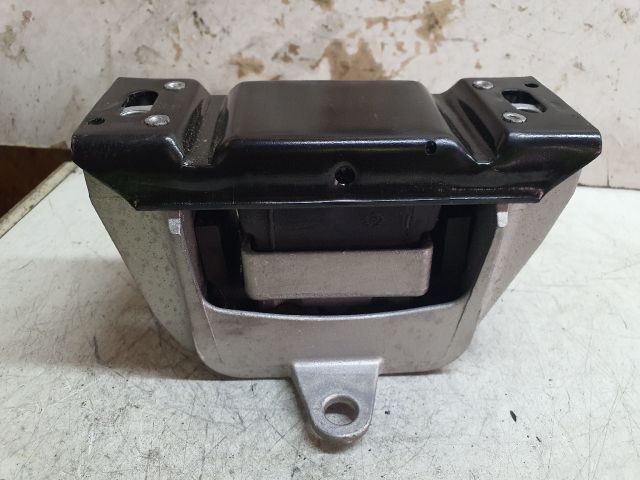 bontott VW GOLF IV Motor Tartó Bak (Fém)