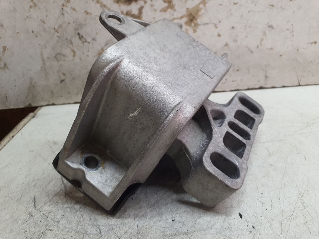 bontott VW GOLF IV Motor Tartó Bak (Fém)