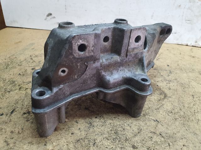 bontott VW GOLF IV Motor Tartó Bak (Fém)