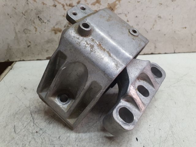 bontott VW GOLF IV Motor Tartó Bak (Fém)