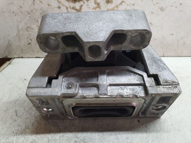 bontott VW GOLF IV Motor Tartó Bak (Fém)