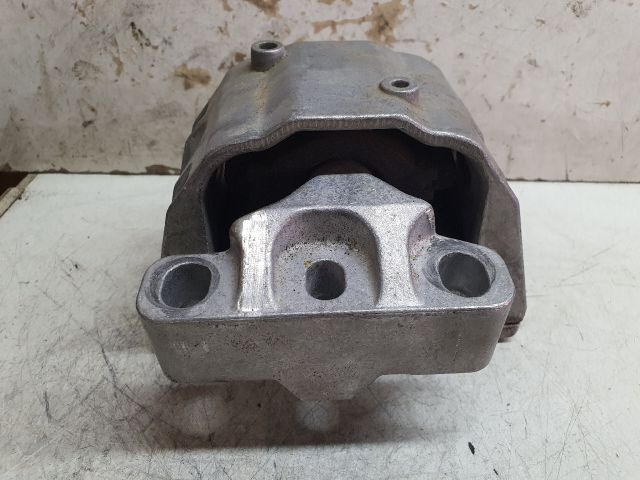 bontott VW GOLF IV Motor Tartó Bak (Fém)