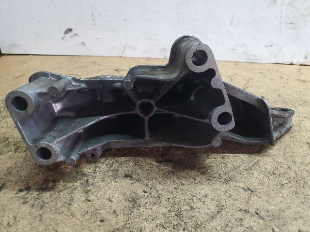 bontott VW GOLF IV Motor Tartó Bak (Fém)