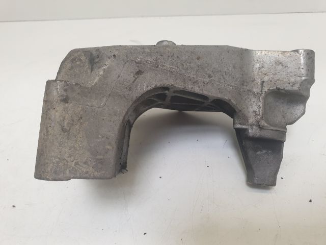 bontott VW GOLF IV Motor Tartó Bak Jobb