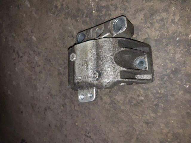 bontott VW GOLF IV Motor Tartó Bak Jobb