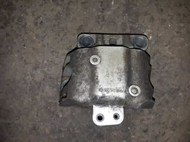 bontott VW GOLF IV Motor Tartó Bak Jobb