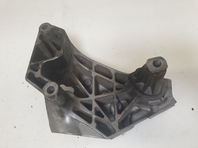 bontott VW GOLF IV Motor Tartó Bak Jobb