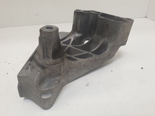 bontott VW GOLF IV Motor Tartó Bak Jobb