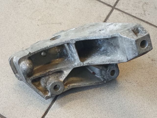 bontott VW GOLF IV Motor Tartó Bak (Pozíciófüggetlen)