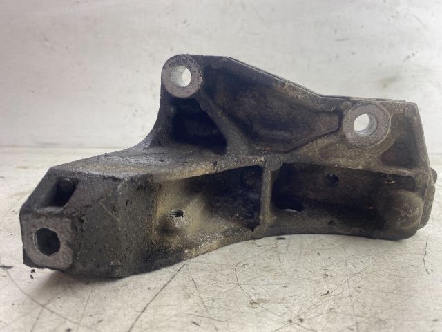 bontott VW GOLF IV Motor Tartó Bak (Pozíciófüggetlen)